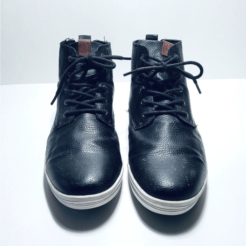 Ben Sherman Black HiTop Woven Lace up. EUC. US Size 10.5. UK size 9.5